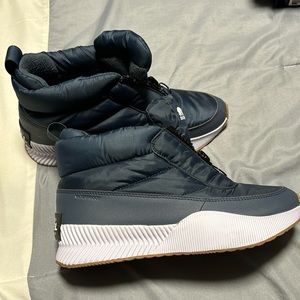 Sorel puffy out n about